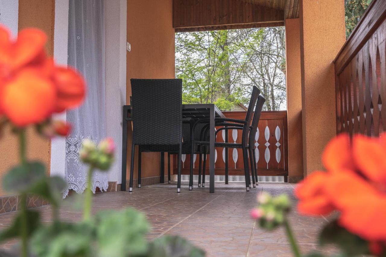 Olajos Apartman Hotel Berekfürdő Екстериор снимка
